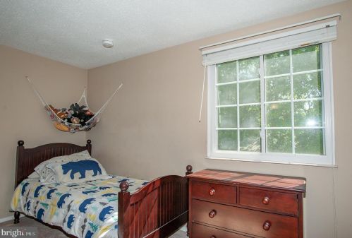 6839 Heatherway Ct, Alexandria VA 22315-3942 exterior