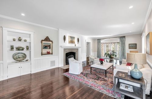 1469 Lilac Ln, Milwaukee WI  53217-2960 exterior