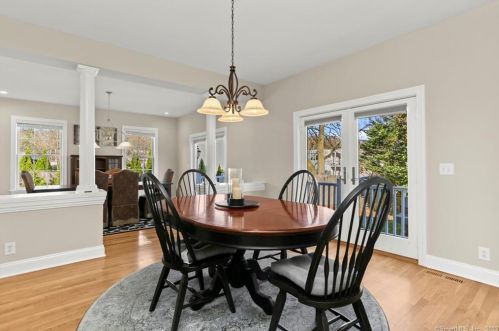 8 Gdn Ln, Westport CT 06880-5316 exterior