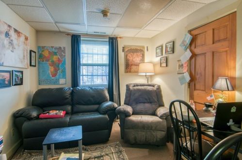 78 Maple St, Springfield MA 01105-1858 exterior