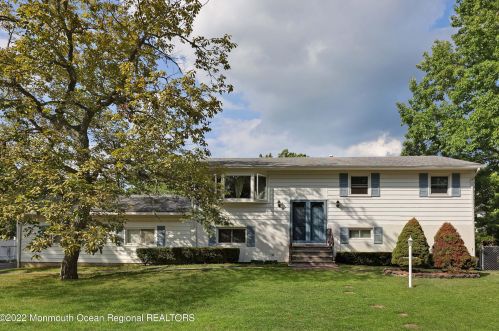 2 Berkshire Ct, Jackson Twp NJ 08527-2409 exterior