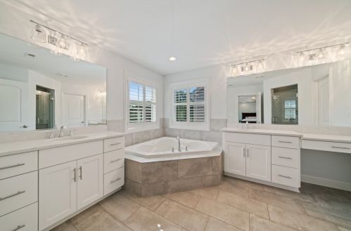 697 Parkside Ave, Elmhurst IL 60126-5029 exterior