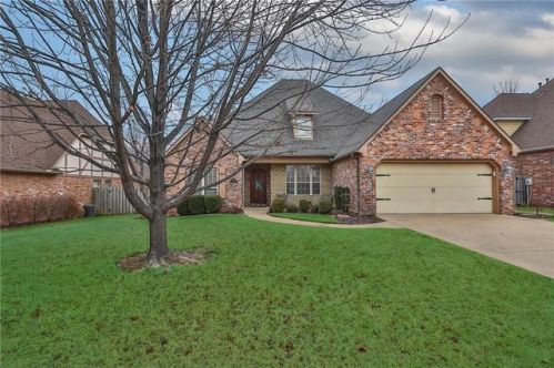 352 Chantilly Ave, Springdale, AR 72764-7536