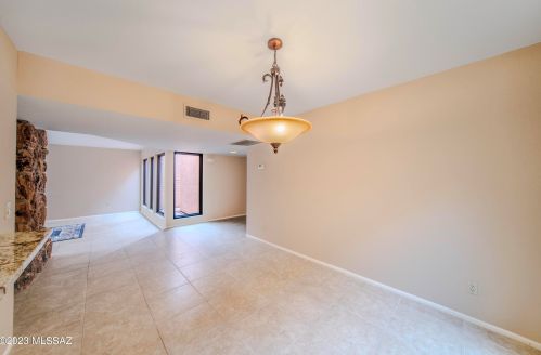 5050 South Regency Cir, Tucson AZ 85711-3043 exterior