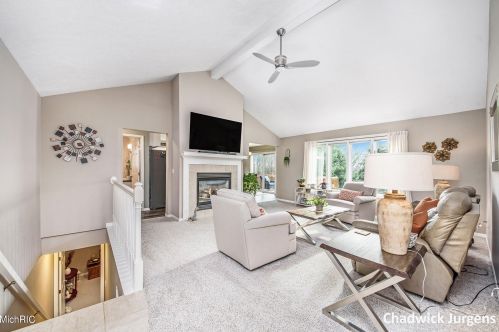 5542 Thoroughbred Dr, Wyoming MI 49418-8309 exterior