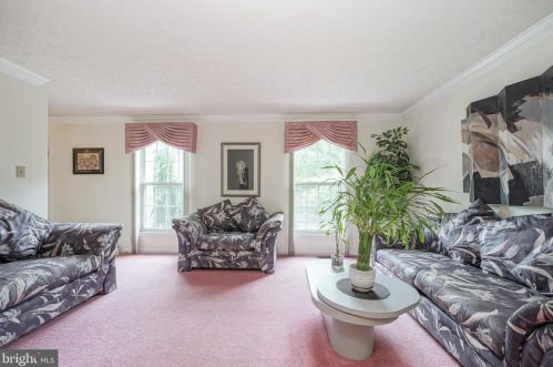 42 Hamilton Lk Dr, Trenton NJ 08619-3437 exterior