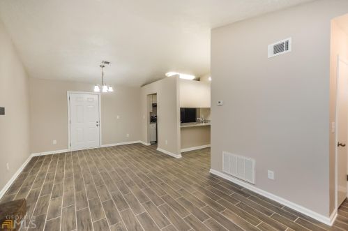 6096 Creekford Dr, Lithonia GA  30058-7959 exterior