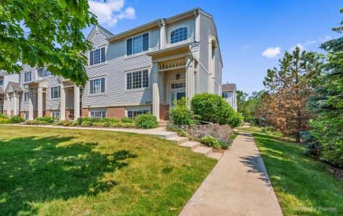 879 Pheasant Trl, Saint Charles, IL 60174-8802