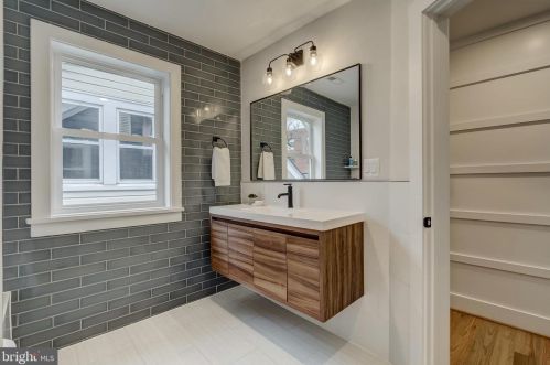 2718 17th St, Washington DC 20003-3123 exterior