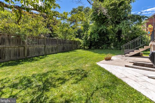 618 Wayne Ave, Silver Spring MD  20910-5556 exterior