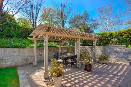 1086 Souza Dr, Folsom CA 95762-7556 exterior