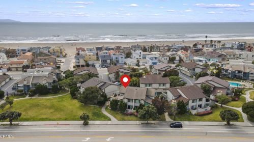 3354 Sunset Ln, Oxnard CA 93035-4128 exterior