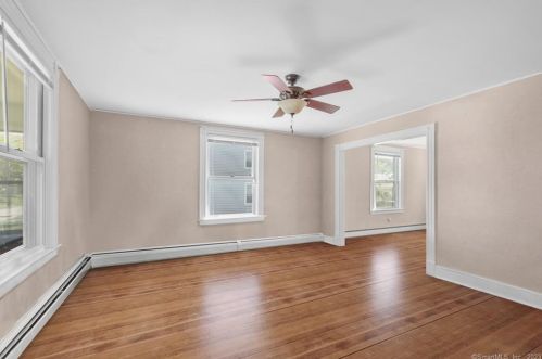 46 Glenwood St, Manchester CT  06040-6142 exterior