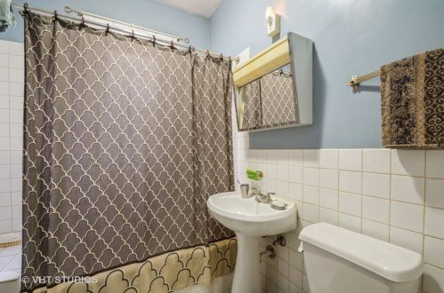 3251 Eastwood Ave, Chicago IL 60625-4412 exterior