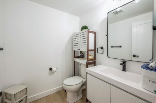 37 Walnut Hill Rd, Ridgefield CT  06877-2906 exterior