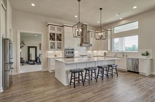 98 Lk Est Dr, Montgomery TX 77356-8066 exterior