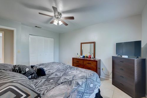 218 Cherryhill Rd, Fort Pierce FL 34953-6232 exterior