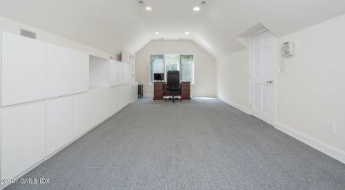 158 Clapboard Rdg Rd, Greenwich CT 06831-3351 exterior