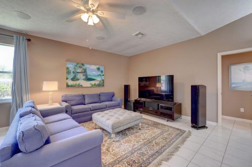 2885 Eagle Dr, Fort Pierce FL 34951-2374 exterior