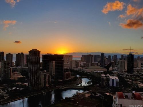 2333 Kapiolani Blvd, Honolulu HI  96826-4485 exterior