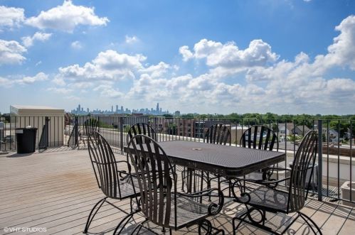 2021 Kedzie Ave, Chicago IL  60647-3703 exterior