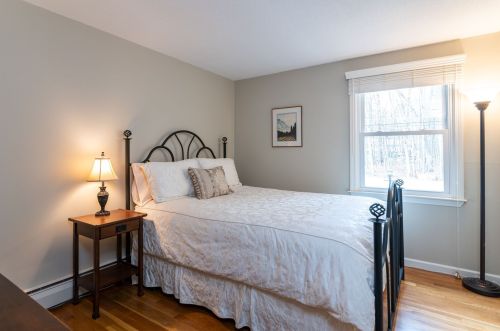 136 Sewalls Fls Rd, Concord NH 03301-4725 exterior