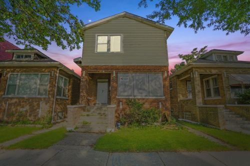 7413 King Dr, Chicago, IL 60619-1822