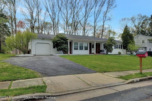 19 Sandburg Dr, Morganville, NJ 07751-1428