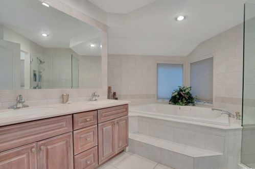 42 Clayton Dr, Huntington Station NY 11746-5503 exterior