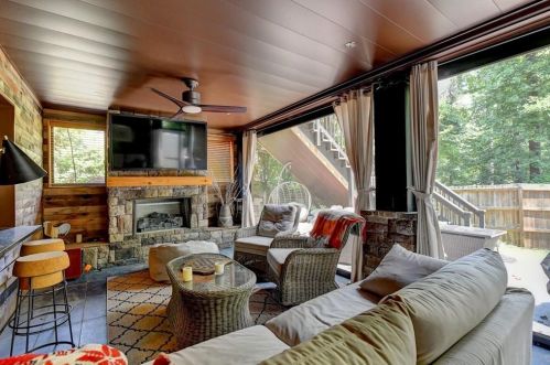 3657 Wildwood Farms Dr, Duluth GA 30096-6135 exterior