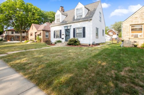 4872 40th St, Milwaukee, WI 53209-5204