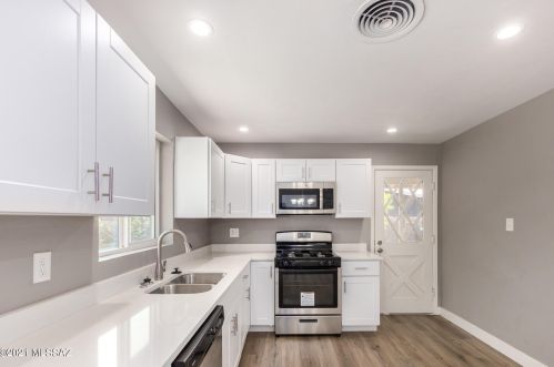 7017 Calle Orion, Tucson AZ  85710-5451 exterior