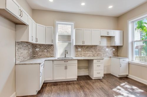 8740 Escanaba Ave, Chicago IL  60617-3115 exterior