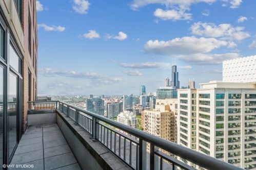 1160 Michigan Ave, Chicago IL  60605-2776 exterior