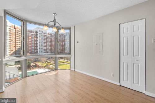 5809 Nicholson Ln, Rockville MD  20852-5740 exterior