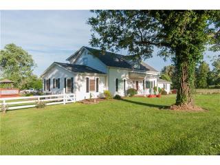 5420 Springfield Dr, Edwardsville, IL 62025-4904