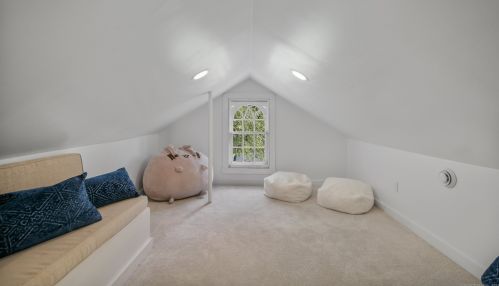 88 Kings Hwy, Westport CT 06880-2422 exterior