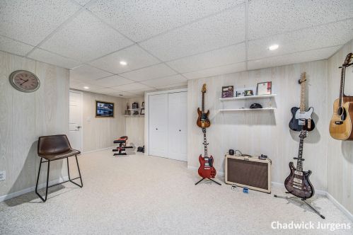 5542 Thoroughbred Dr, Wyoming MI 49418-8309 exterior