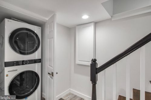 2911 17th St, Washington DC  20018-1825 exterior