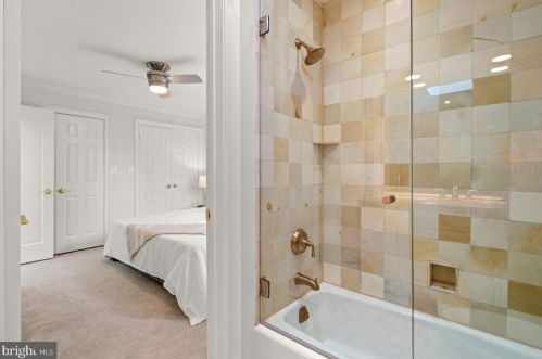 613 Royal St, Alexandria VA  22314-2031 exterior