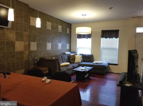 1231 Fitzwater St, Philadelphia PA  19147-2501 exterior