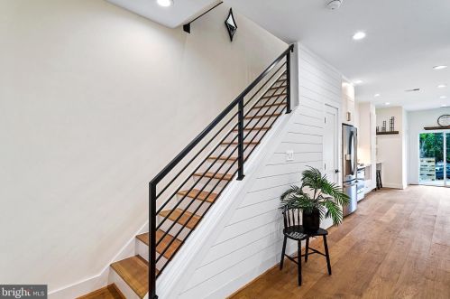 302 Rhode Is Ave, Washington DC 20001-1827 exterior