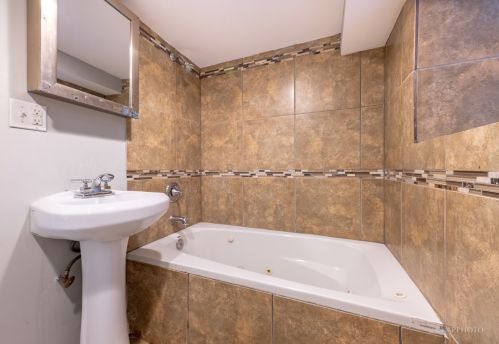 2522 Lexington St, Chicago IL 60624-3646 exterior