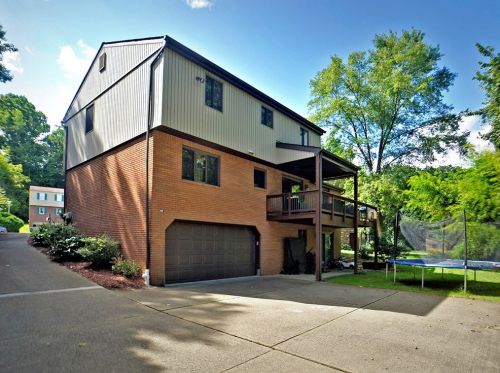 1518 Greendale Dr, Pittsburgh PA 15239-1144 exterior