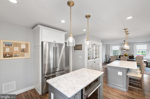 5 Lexington Ave, Pittsburgh PA 15215-3218 exterior