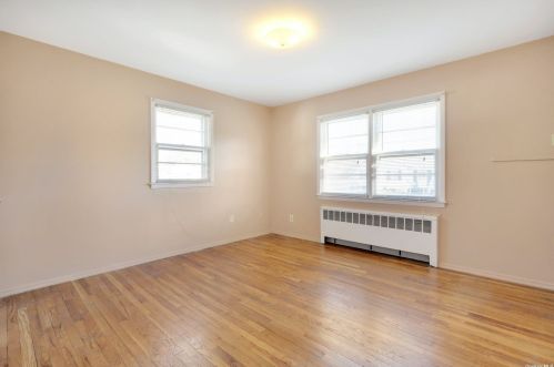 37 Bainbridge Ave, Huntington Station NY 11747-2602 exterior