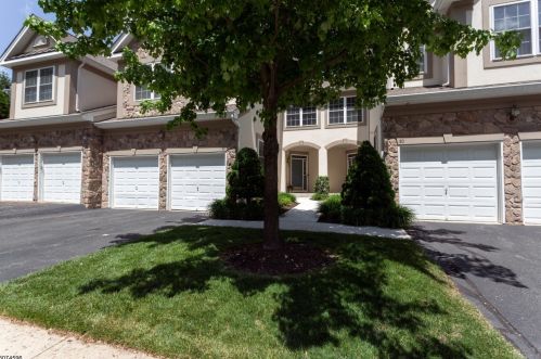 82 Henning Ter, Parsippany NJ 07834-3716 exterior