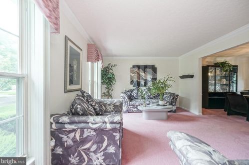 42 Hamilton Lk Dr, Trenton NJ 08619-3437 exterior