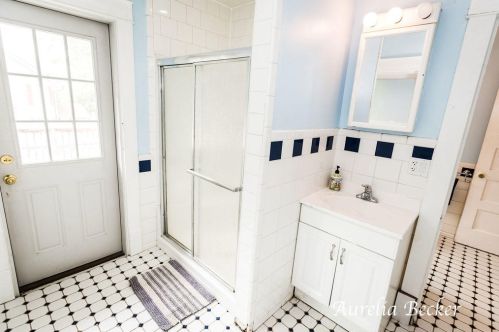 1302 Sherman St, Grand Rapids MI 49506-2613 exterior