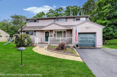 5 Carole Dr, Oakhurst NJ  07755-1202 exterior